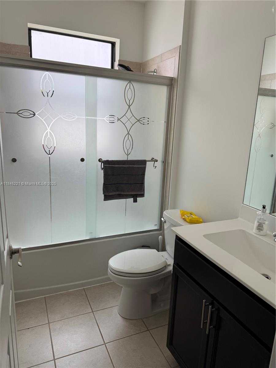 Small Image of 3523 WEST 105TH PL, Hialeah Number 26