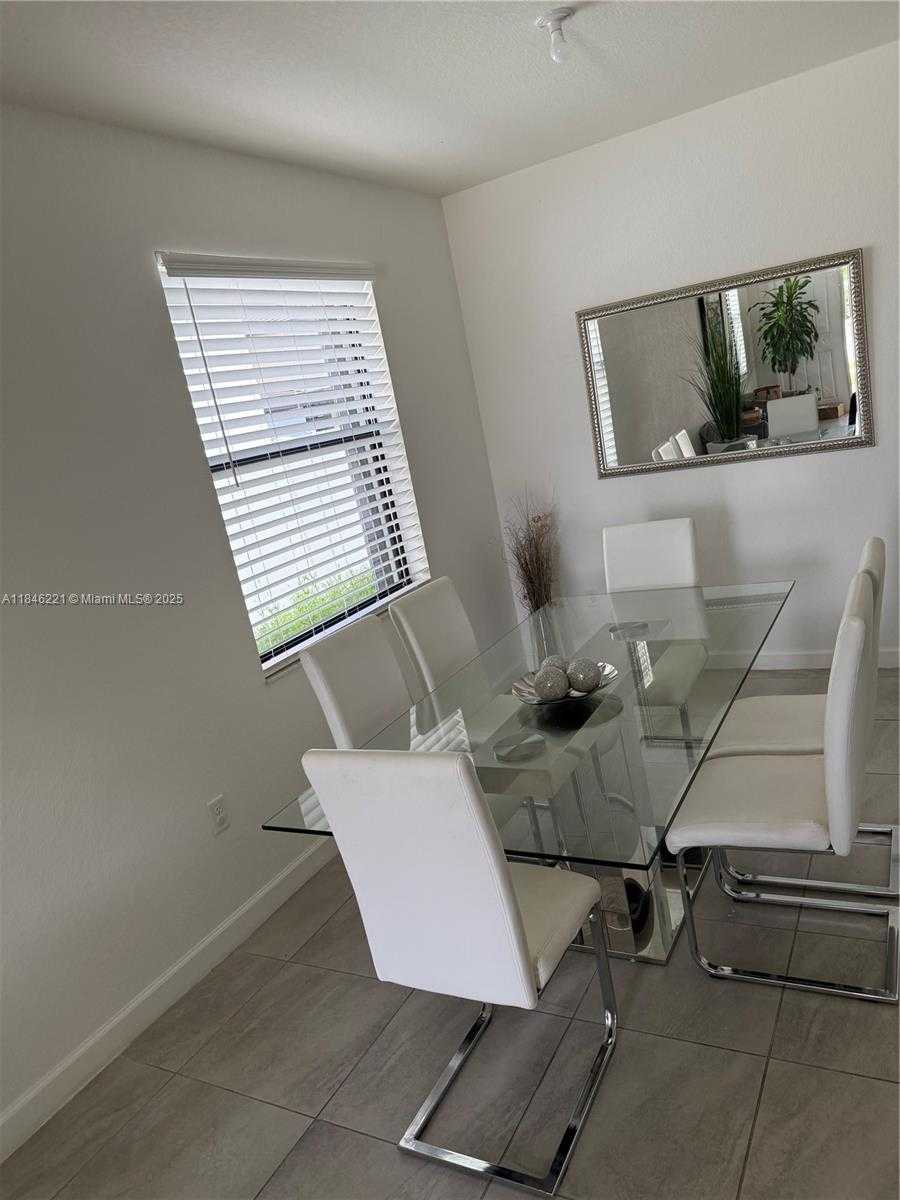 Small Image of 3523 WEST 105TH PL, Hialeah Number 7