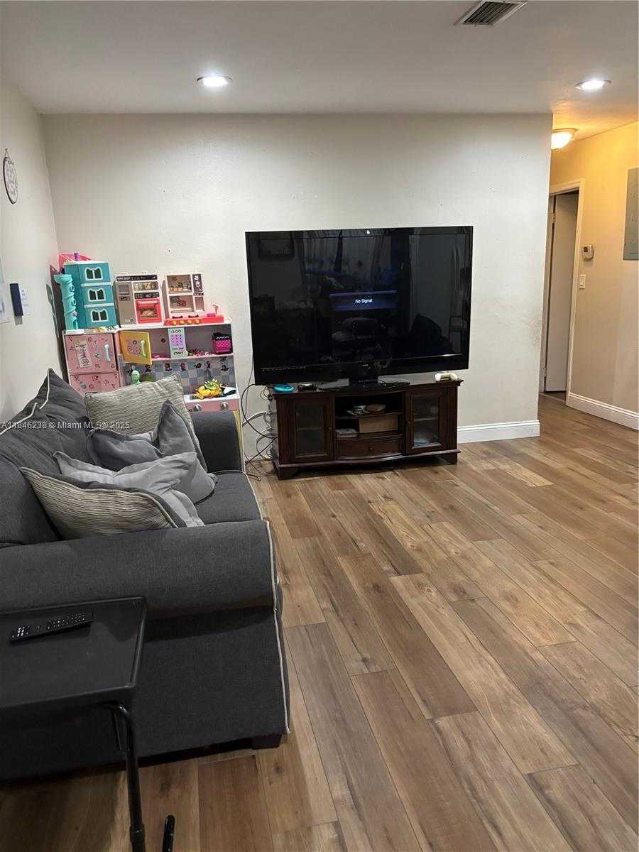 Small Image of 6144 NW 20TH CT, Margate Number 4