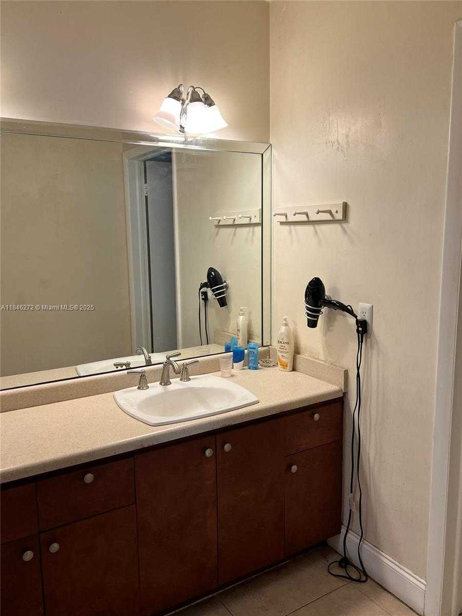 Small Image of 15424 SOUTH WEST 77TH CT, Palmetto Bay Number 24