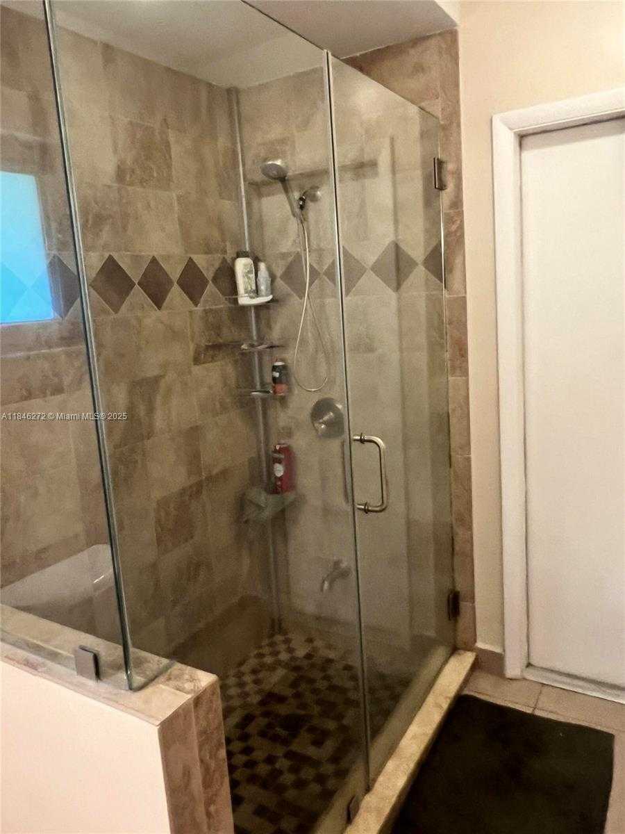 Small Image of 15424 SOUTH WEST 77TH CT, Palmetto Bay Number 28