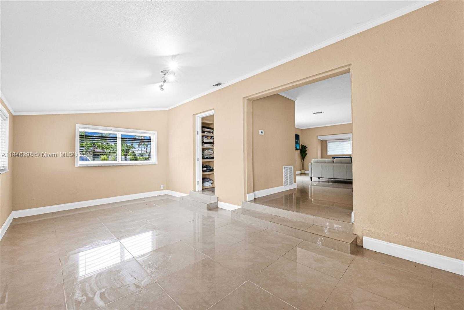 Small Image of 9740 CUTLER RIDGE DR, Cutler Bay Number 13