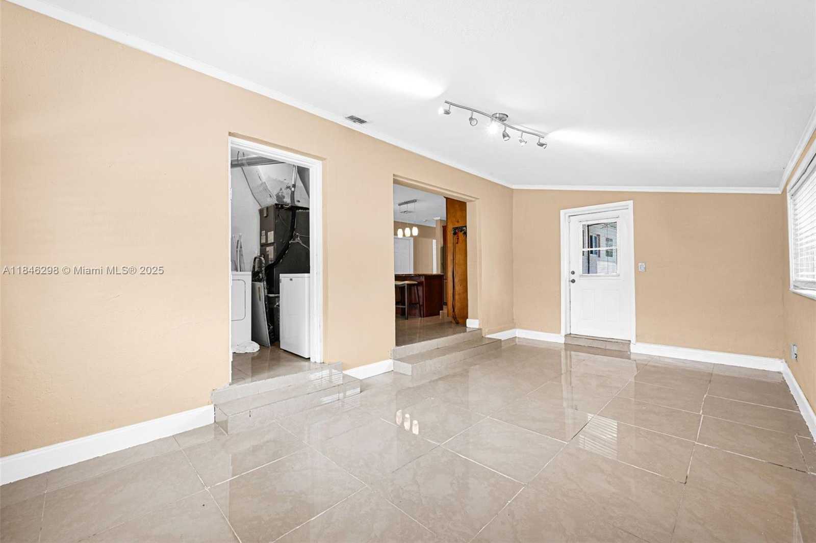 Small Image of 9740 CUTLER RIDGE DR, Cutler Bay Number 14