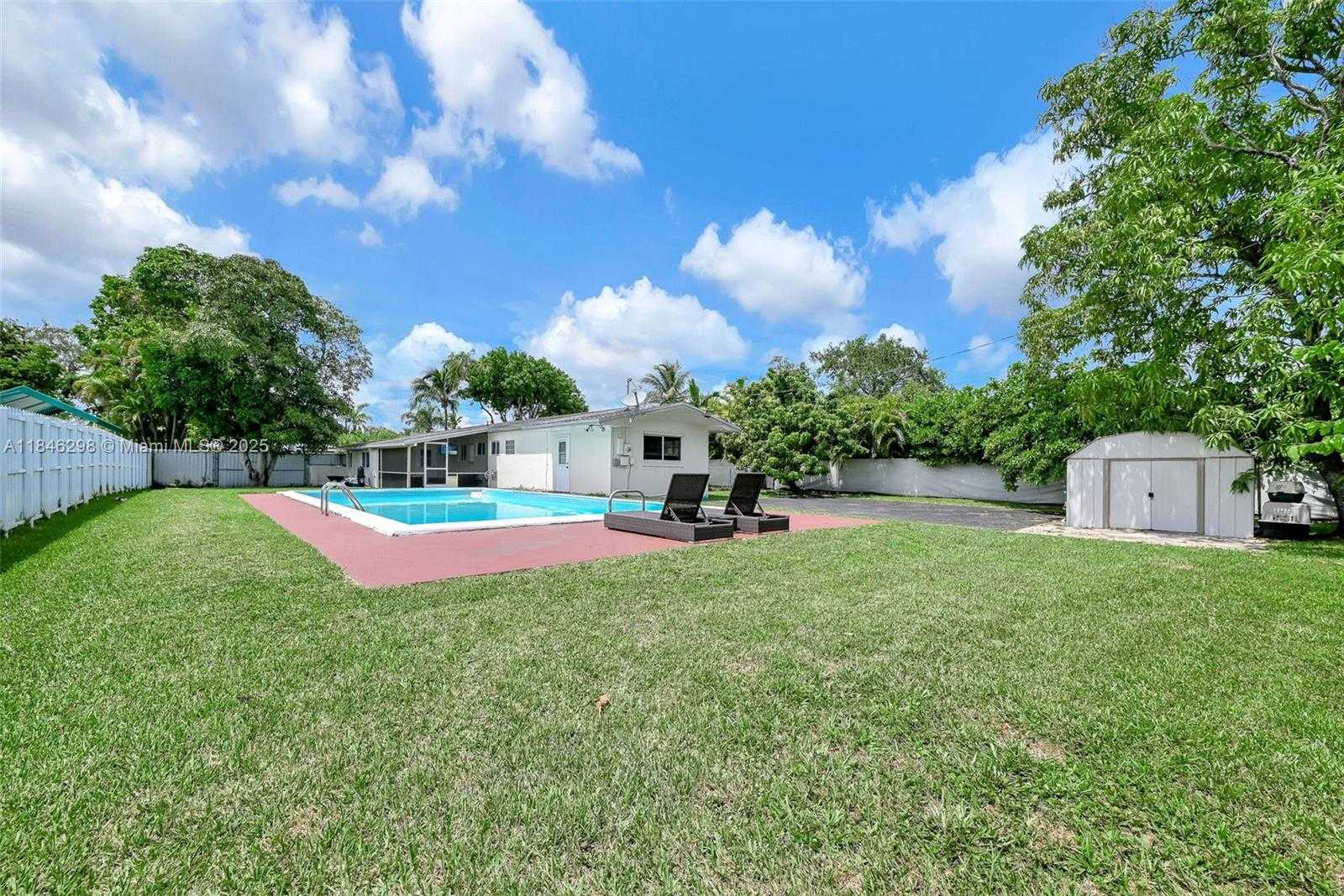 Small Image of 9740 CUTLER RIDGE DR, Cutler Bay Number 2
