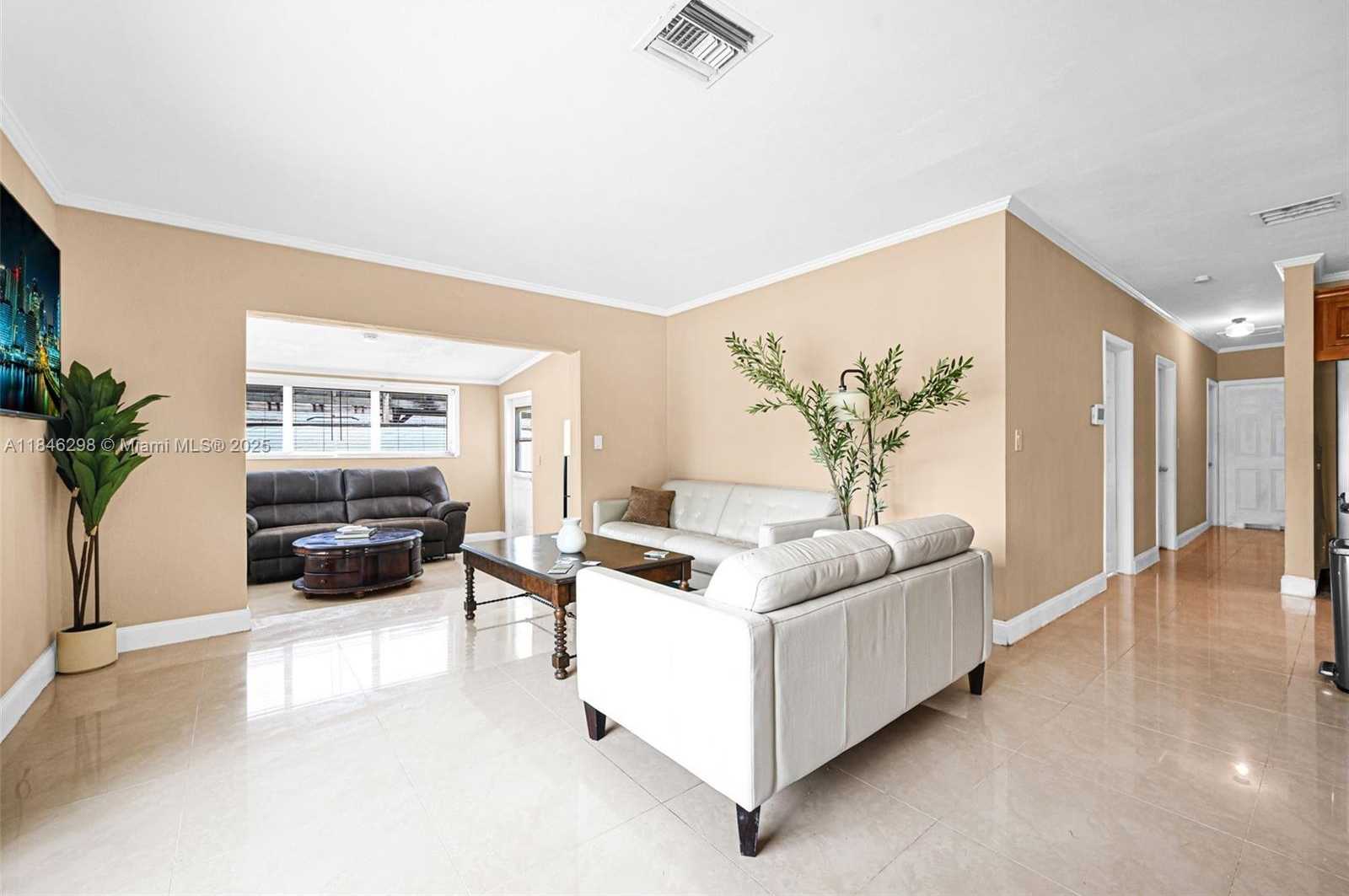 Small Image of 9740 CUTLER RIDGE DR, Cutler Bay Number 3
