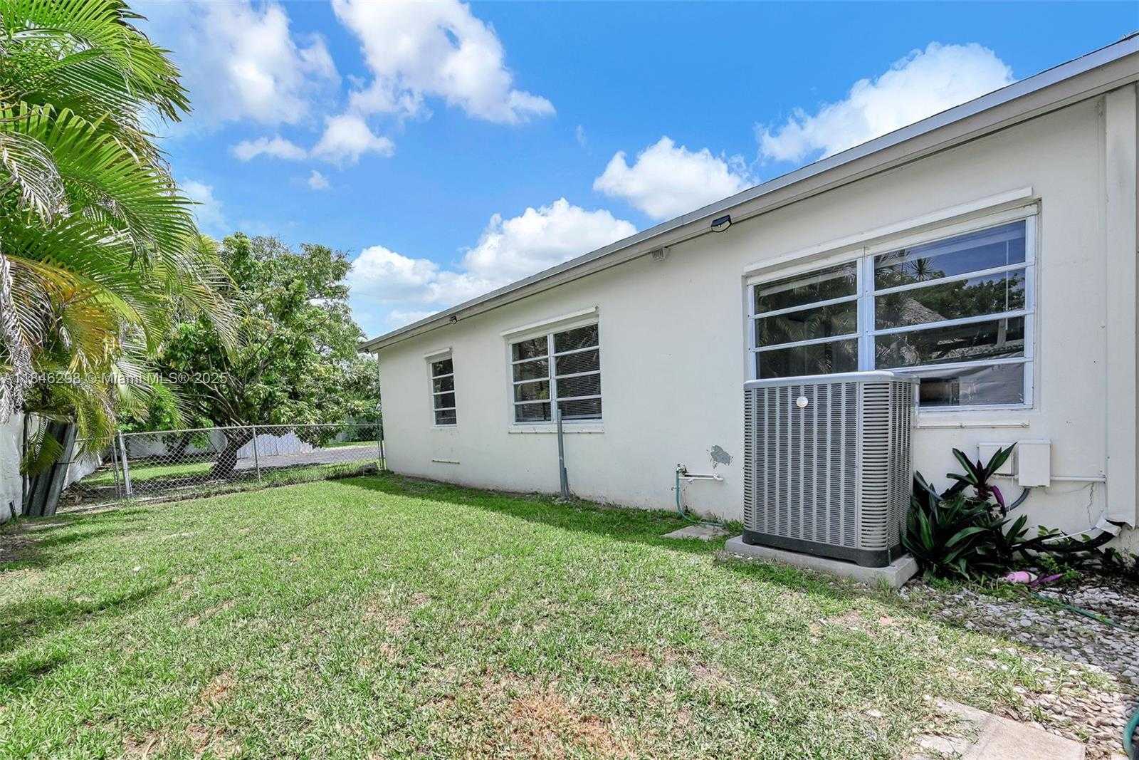 Small Image of 9740 CUTLER RIDGE DR, Cutler Bay Number 41