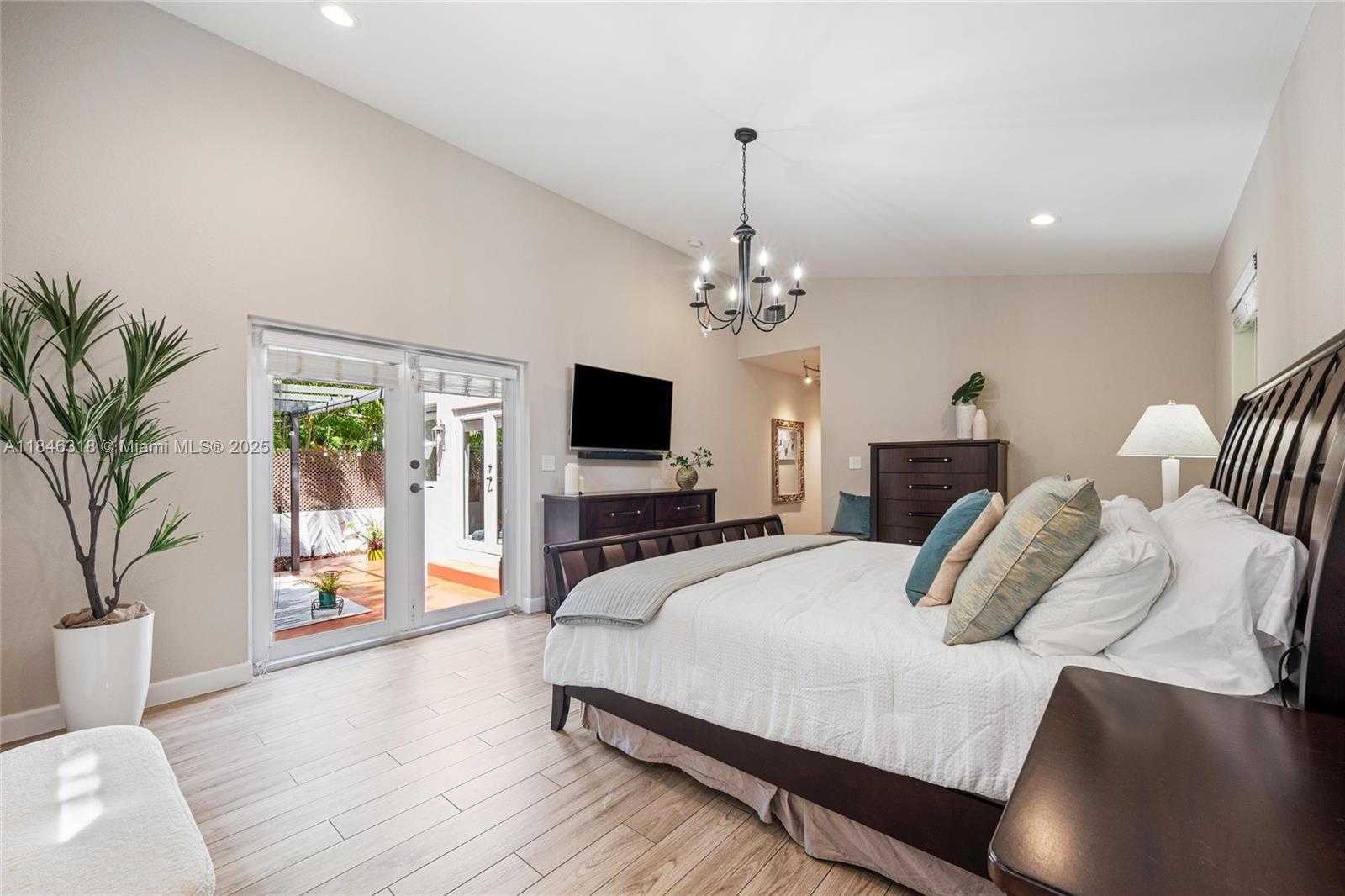 Small Image of 1020 SOUTH WEST 22ND ST, Miami Number 13