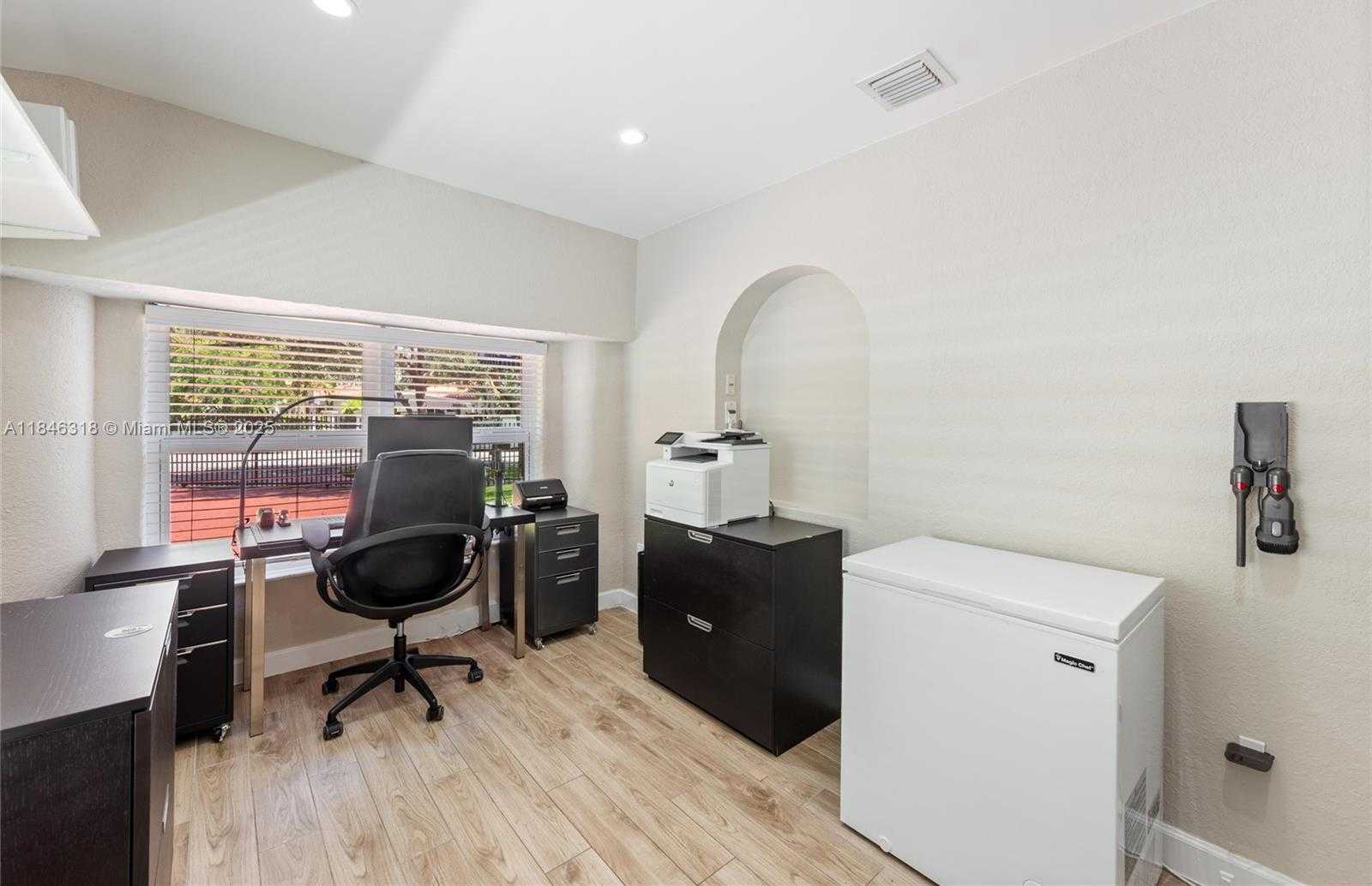 Small Image of 1020 SOUTH WEST 22ND ST, Miami Number 19