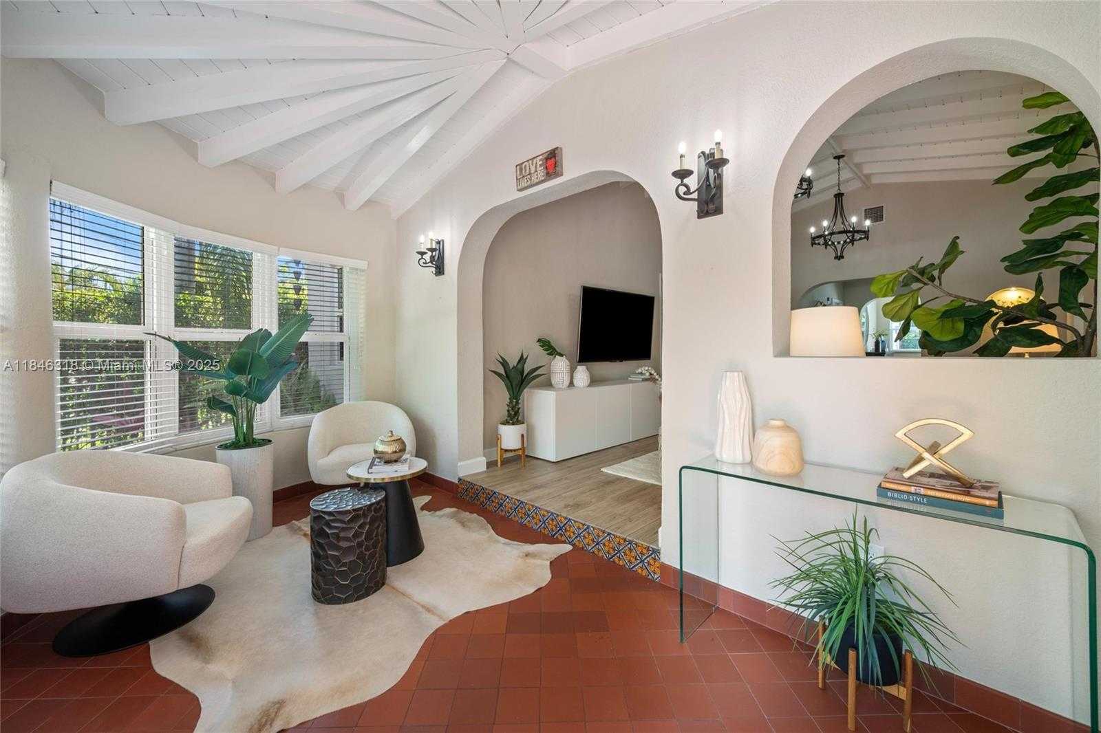 Small Image of 1020 SOUTH WEST 22ND ST, Miami Number 2