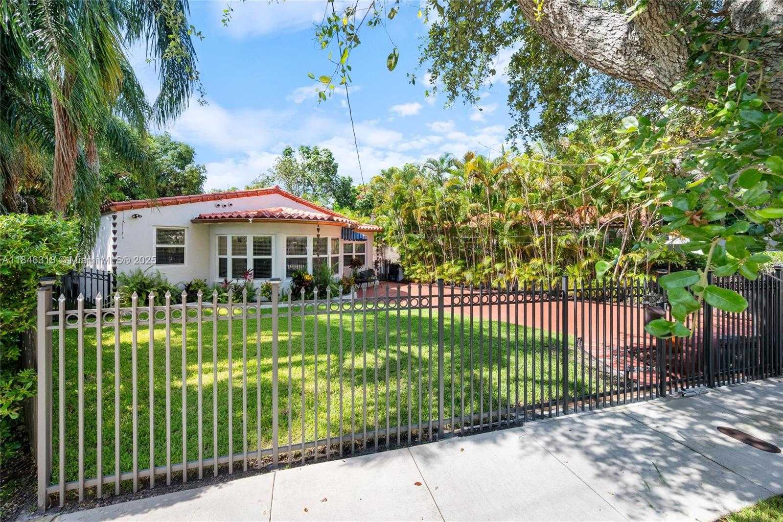 Small Image of 1020 SOUTH WEST 22ND ST, Miami Number 26