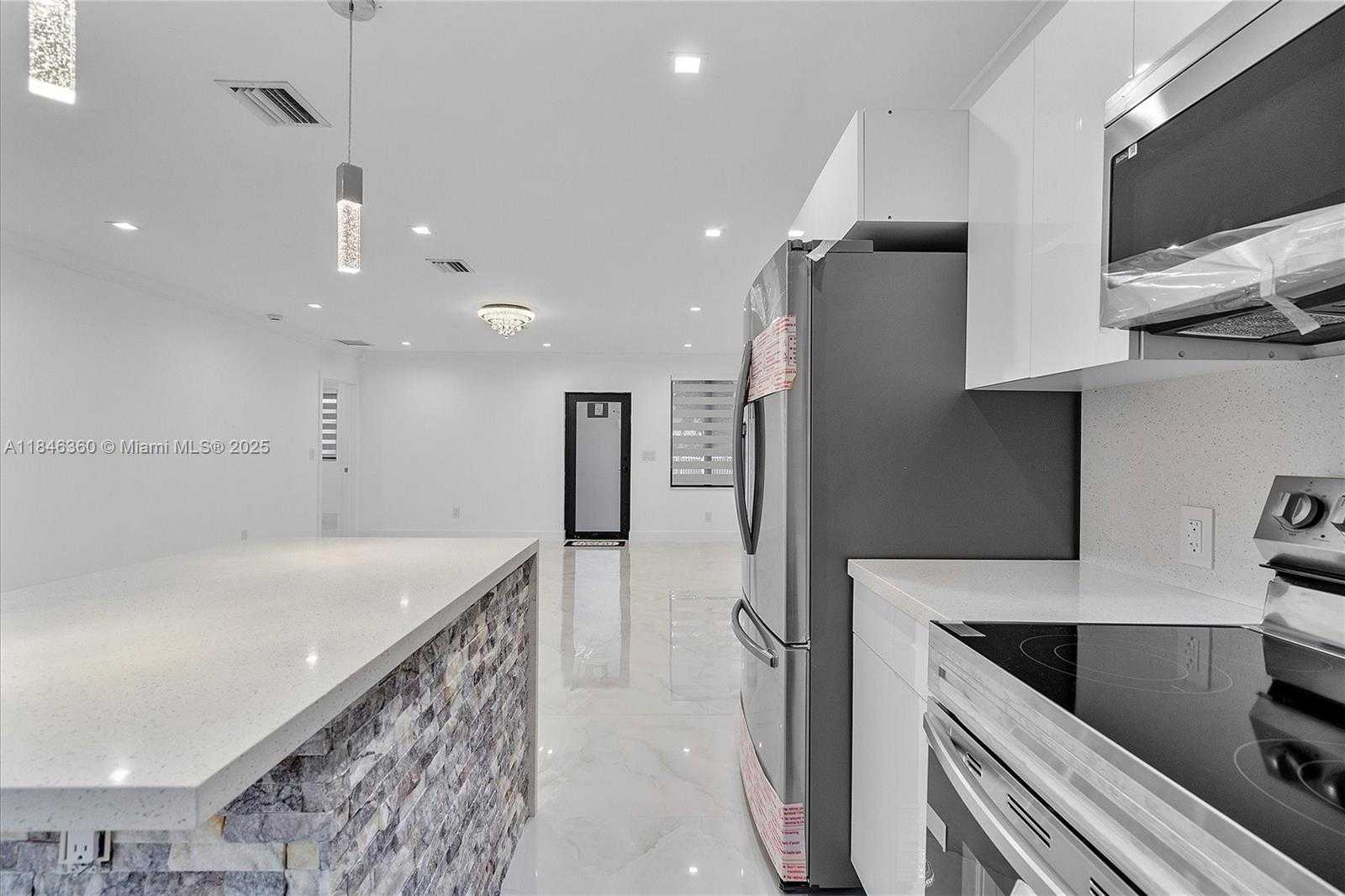 Small Image of 501 EAST 59TH ST, Hialeah Number 14