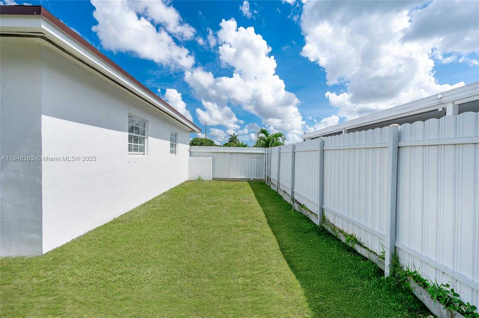 Small Image of 5420 NORTH WEST 182ND ST, Miami Gardens Number 13