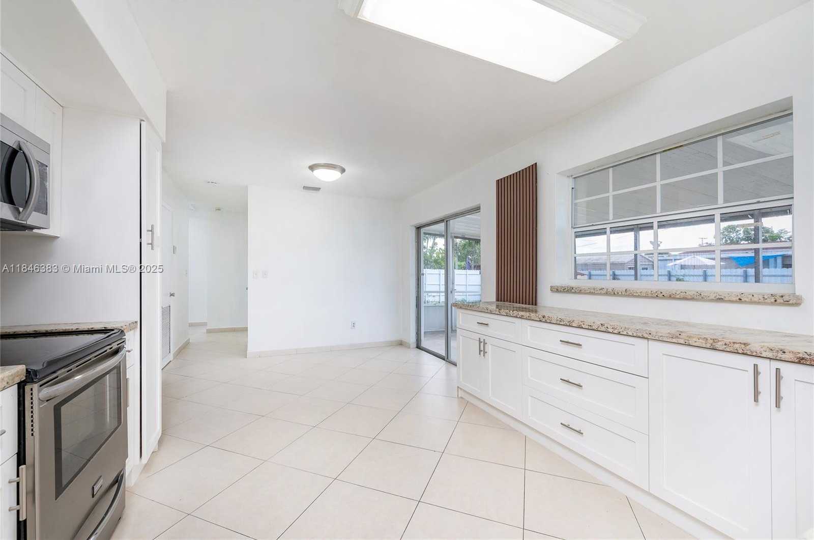 Small Image of 5420 NORTH WEST 182ND ST, Miami Gardens Number 22