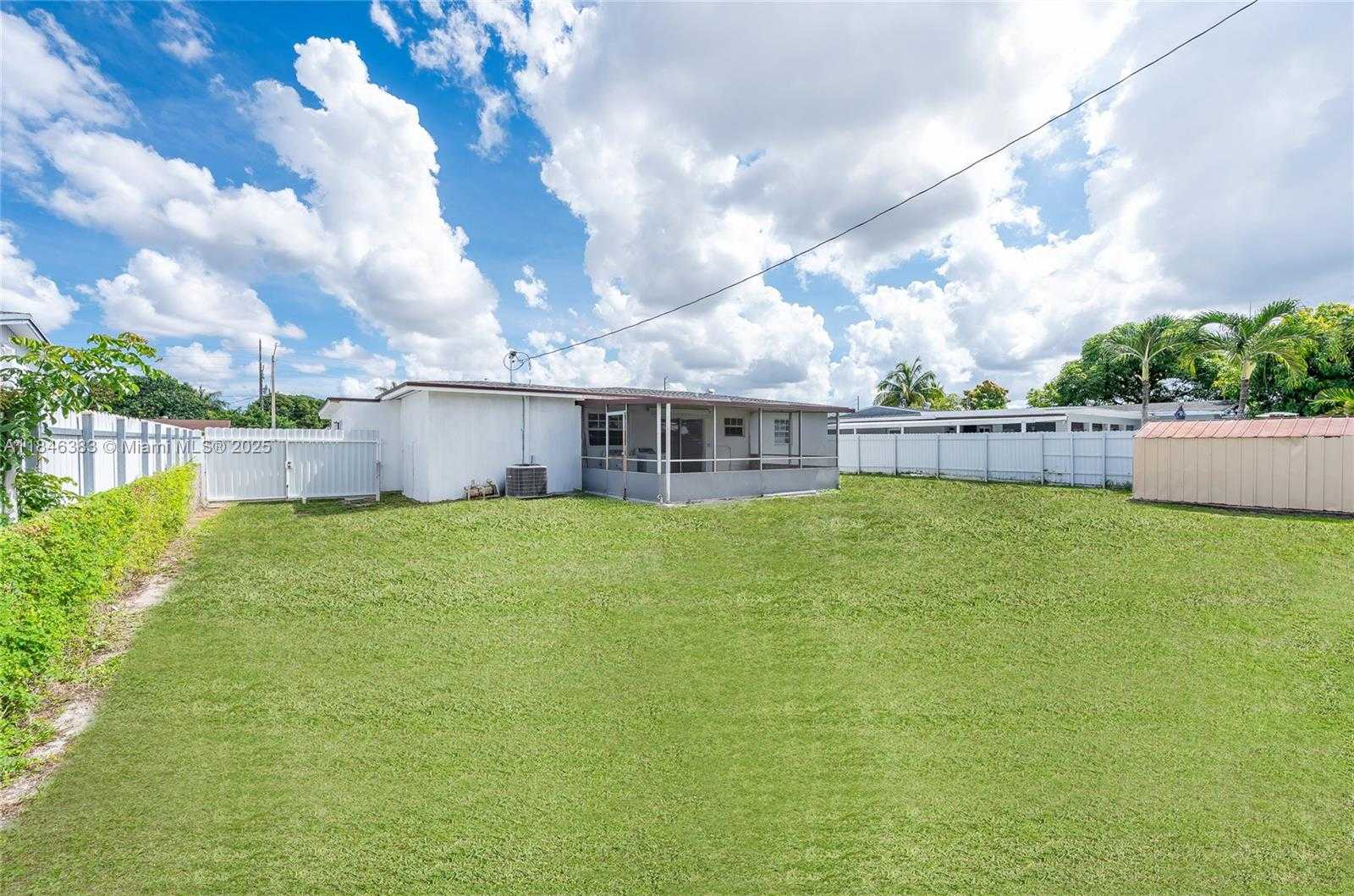 Small Image of 5420 NORTH WEST 182ND ST, Miami Gardens Number 9