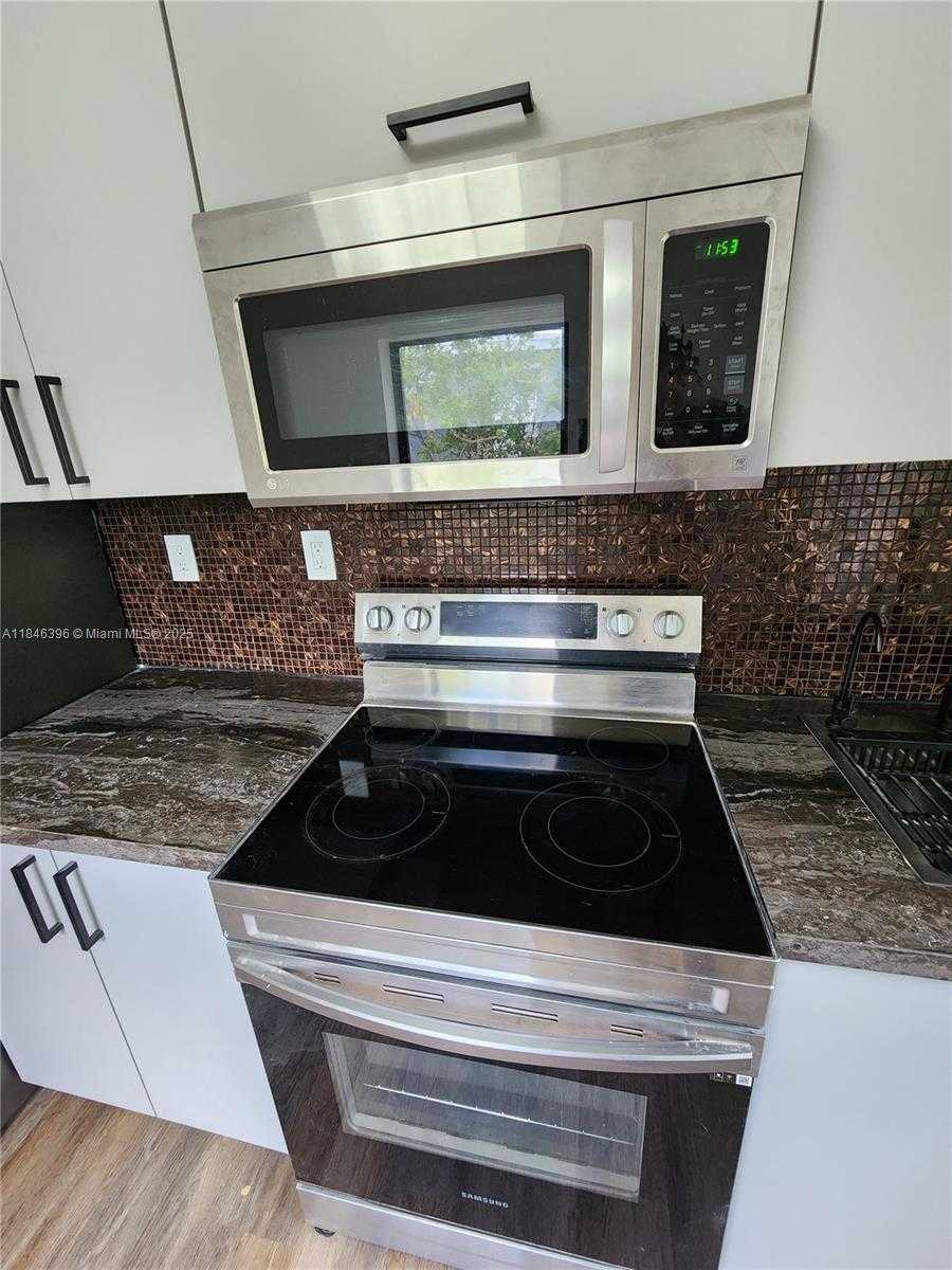 Small Image of 1766 NORTH EAST 183RD ST, North Miami Beach Number 5