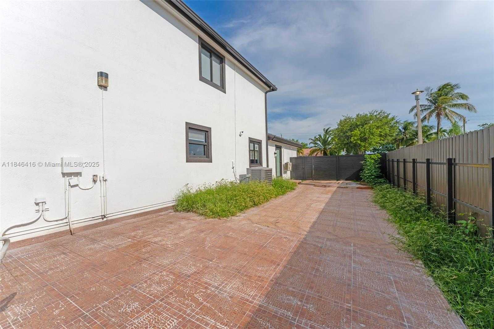Small Image of 14285 SOUTH WEST 183RD TER, Miami Number 31