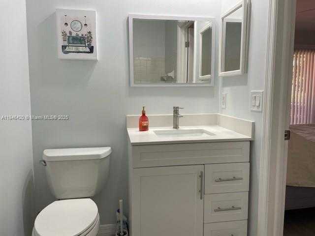 Small Image of 6396 ROYAL WOODS DR, Fort Myers Number 15