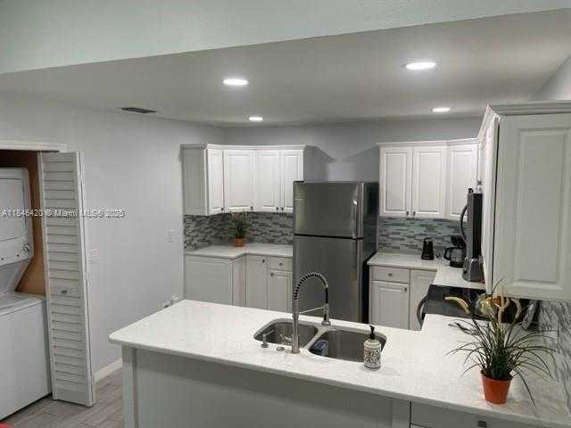 Small Image of 6396 ROYAL WOODS DR, Fort Myers Number 4