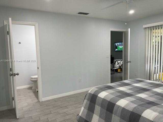 Small Image of 6396 ROYAL WOODS DR, Fort Myers Number 8