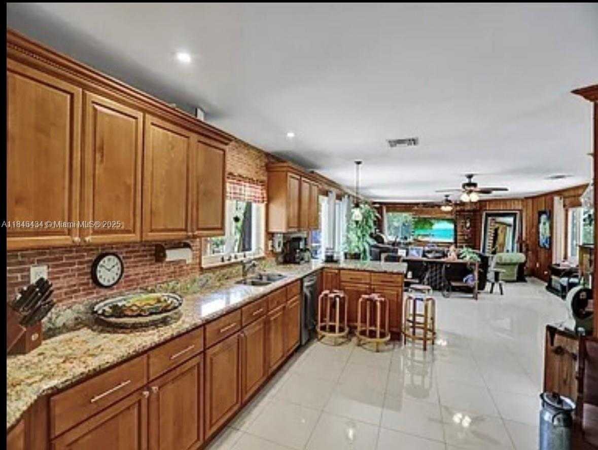 Small Image of 37225 SOUTH WEST 214TH AVE, Homestead Number 34