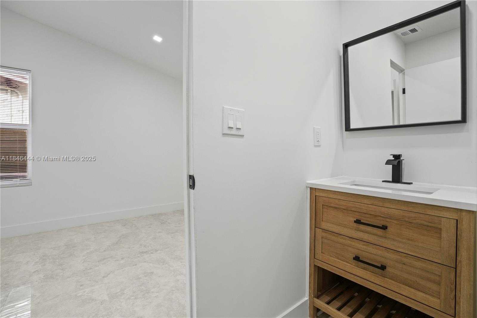 Small Image of 1724 SOUTH WEST 5TH ST, Fort Lauderdale Number 37