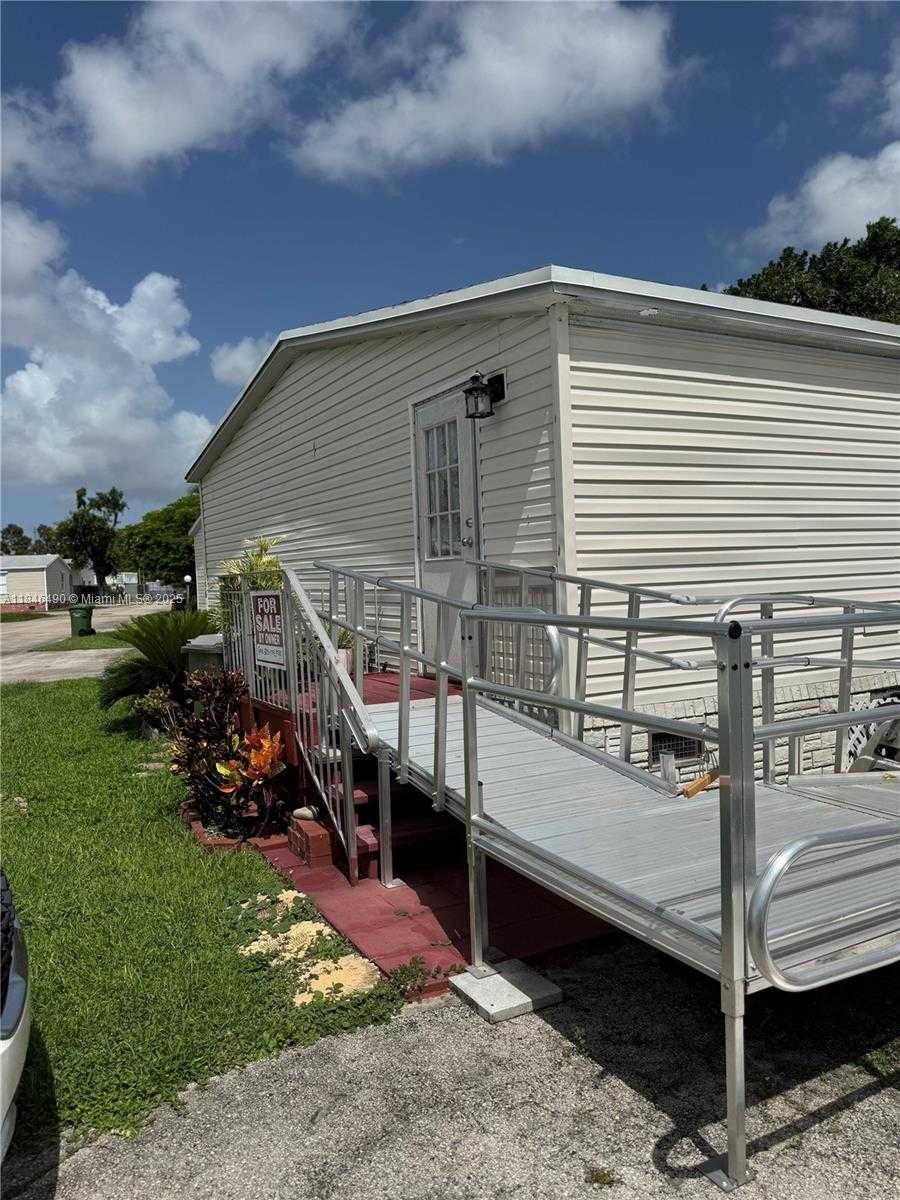 Small Image of 220 NORTH EAST 12 AVE 158, Homestead Number 10