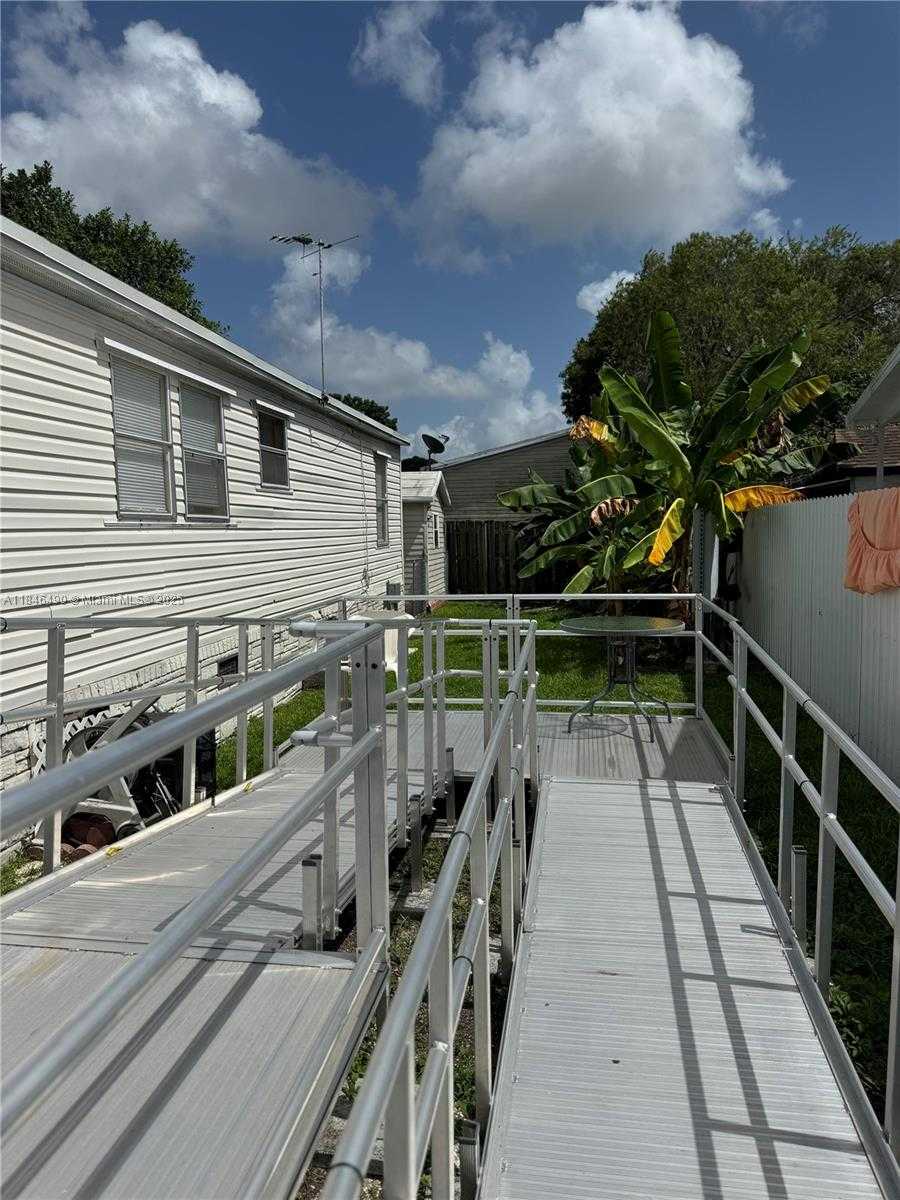 Small Image of 220 NORTH EAST 12 AVE 158, Homestead Number 11