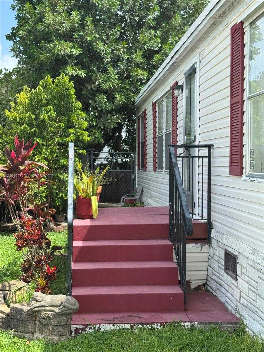 Small Image of 220 NORTH EAST 12 AVE 158, Homestead Number 12