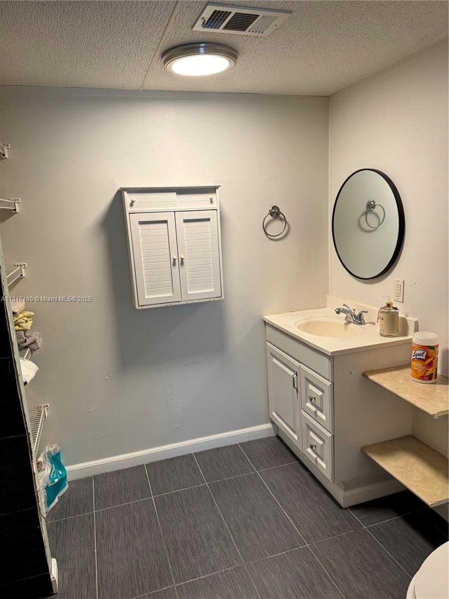 Small Image of 220 NORTH EAST 12 AVE 158, Homestead Number 5