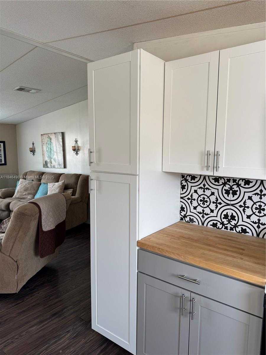 Small Image of 220 NORTH EAST 12 AVE 158, Homestead Number 7