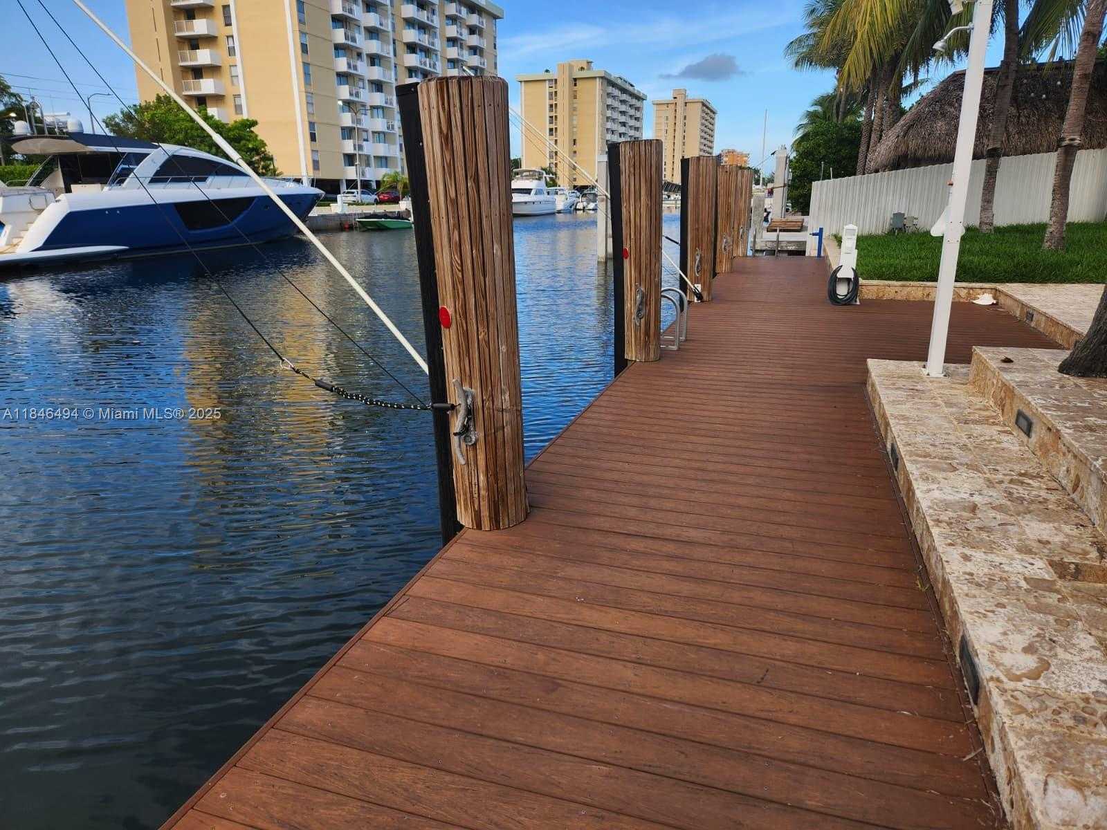 Small Image of 2055 ARCH CREEK DR, North Miami Number 2