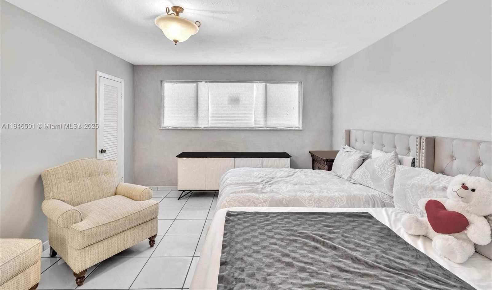 Small Image of 9524 BYRON AVE, Surfside Number 10