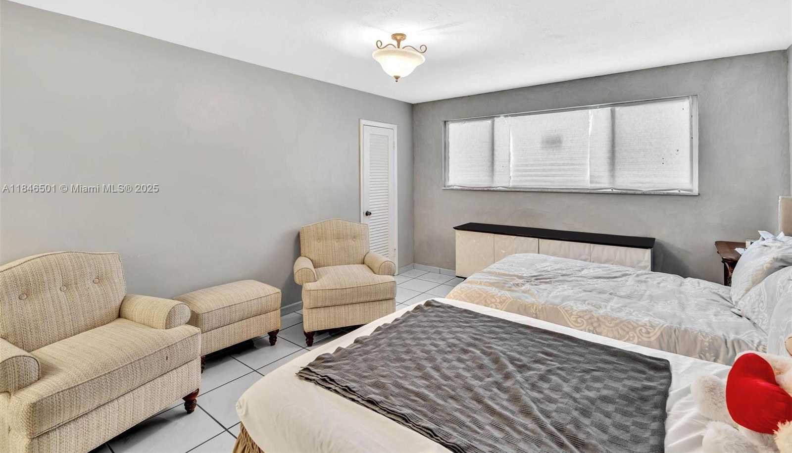 Small Image of 9524 BYRON AVE, Surfside Number 11