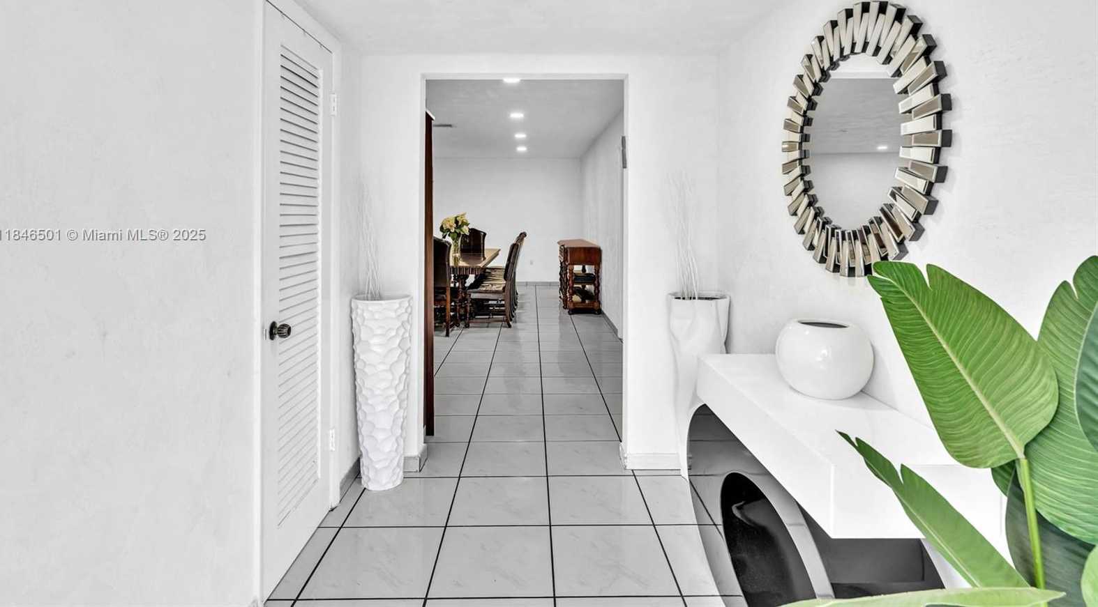 Small Image of 9524 BYRON AVE, Surfside Number 15