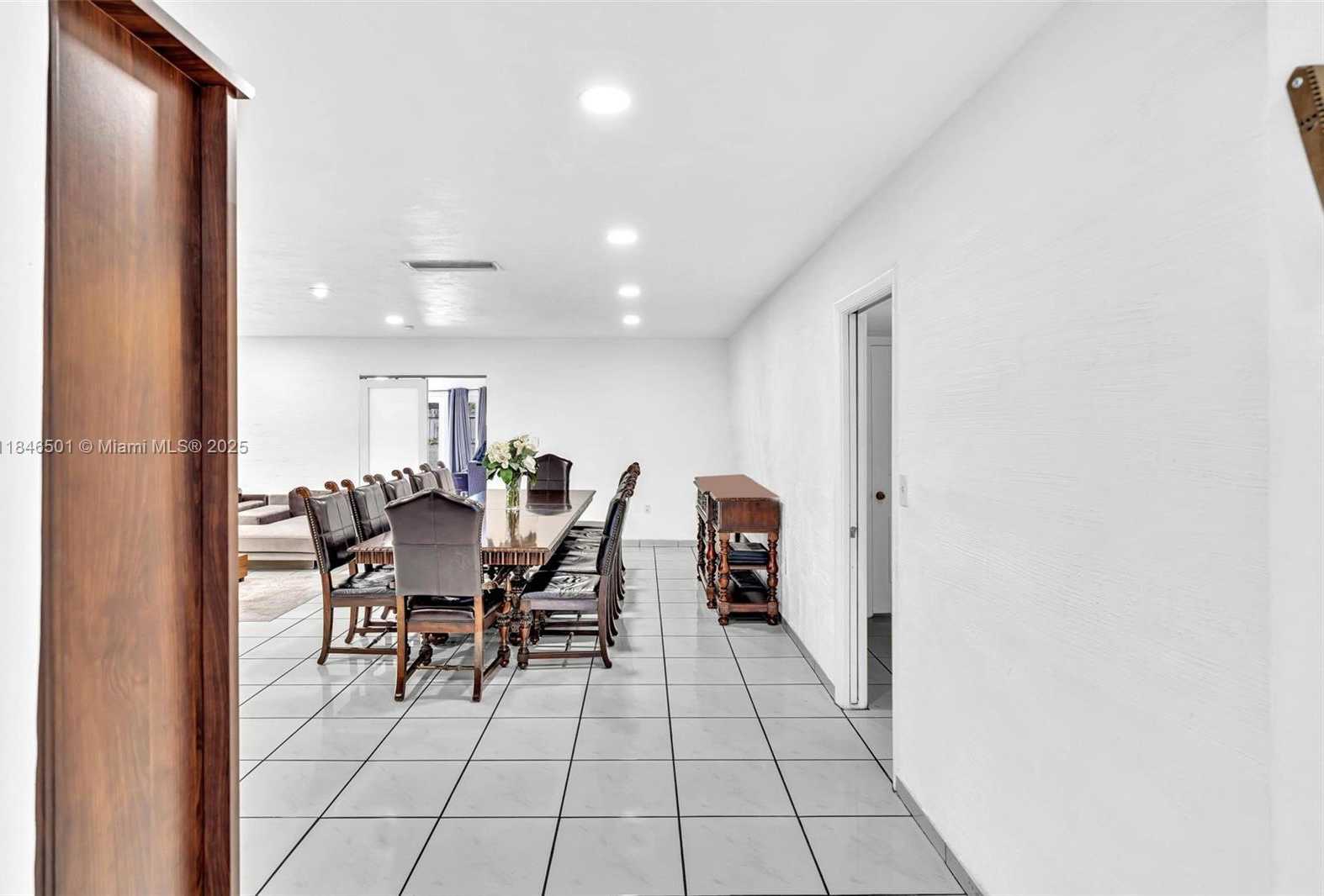 Small Image of 9524 BYRON AVE, Surfside Number 16