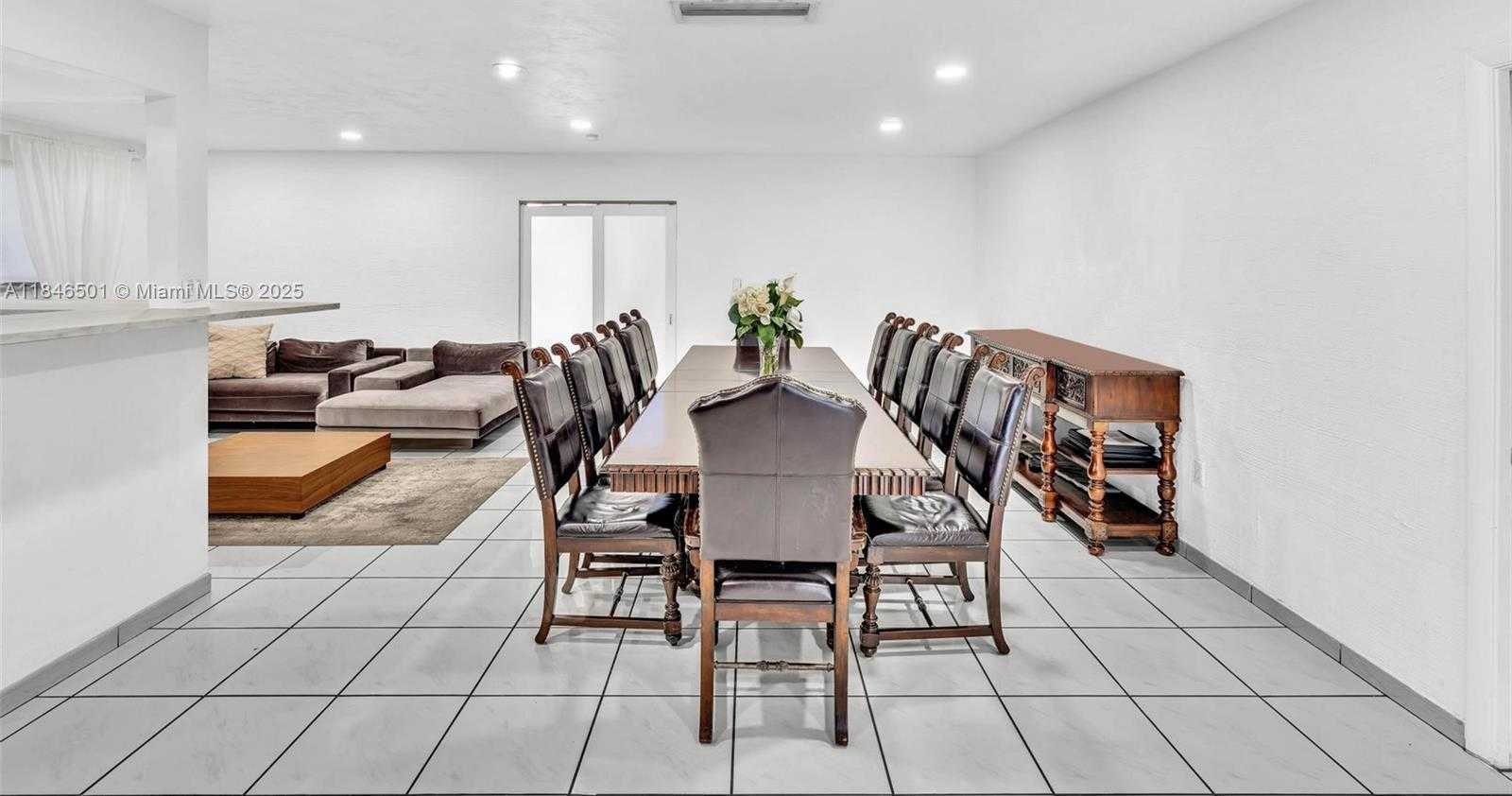 Small Image of 9524 BYRON AVE, Surfside Number 19
