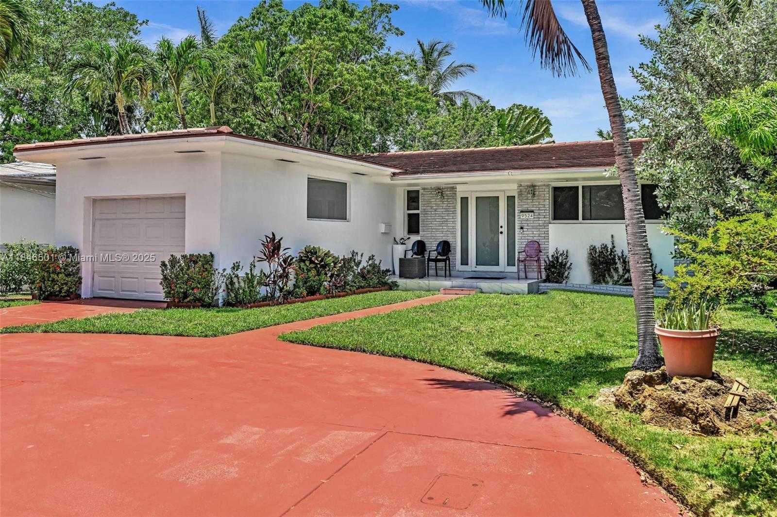 Small Image of 9524 BYRON AVE, Surfside Number 2