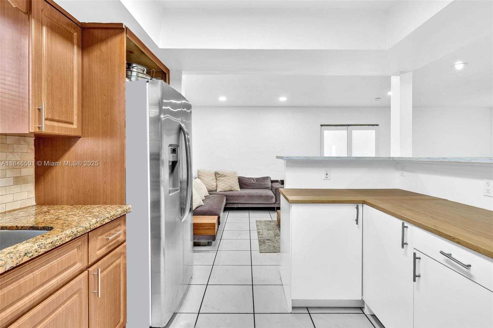 Small Image of 9524 BYRON AVE, Surfside Number 27