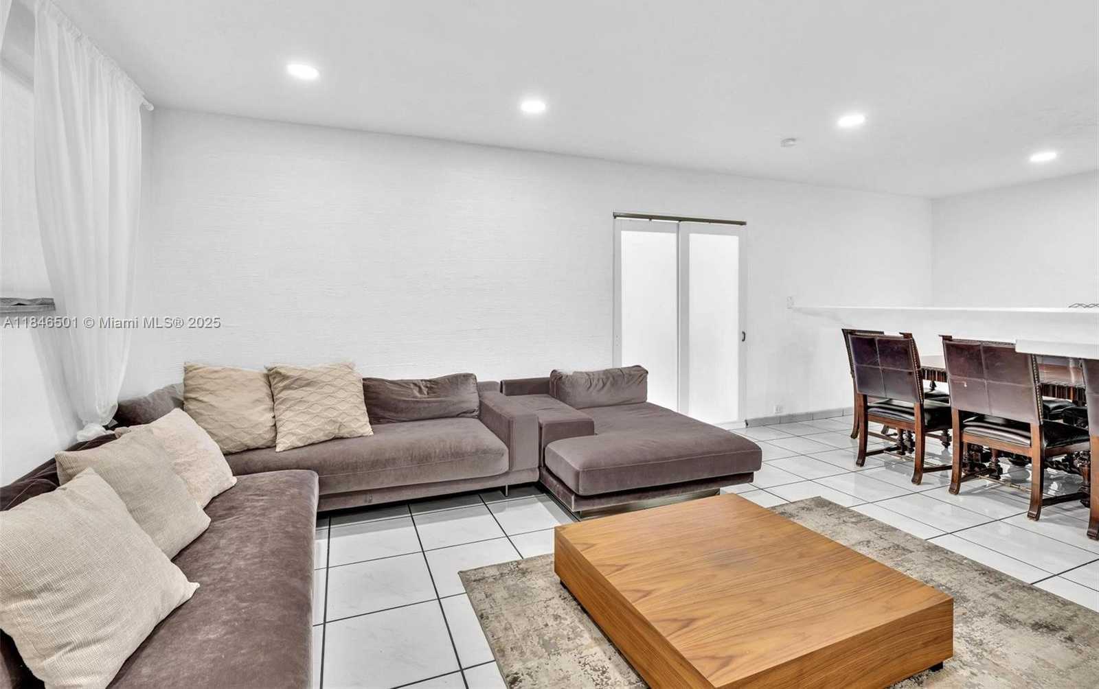 Small Image of 9524 BYRON AVE, Surfside Number 28