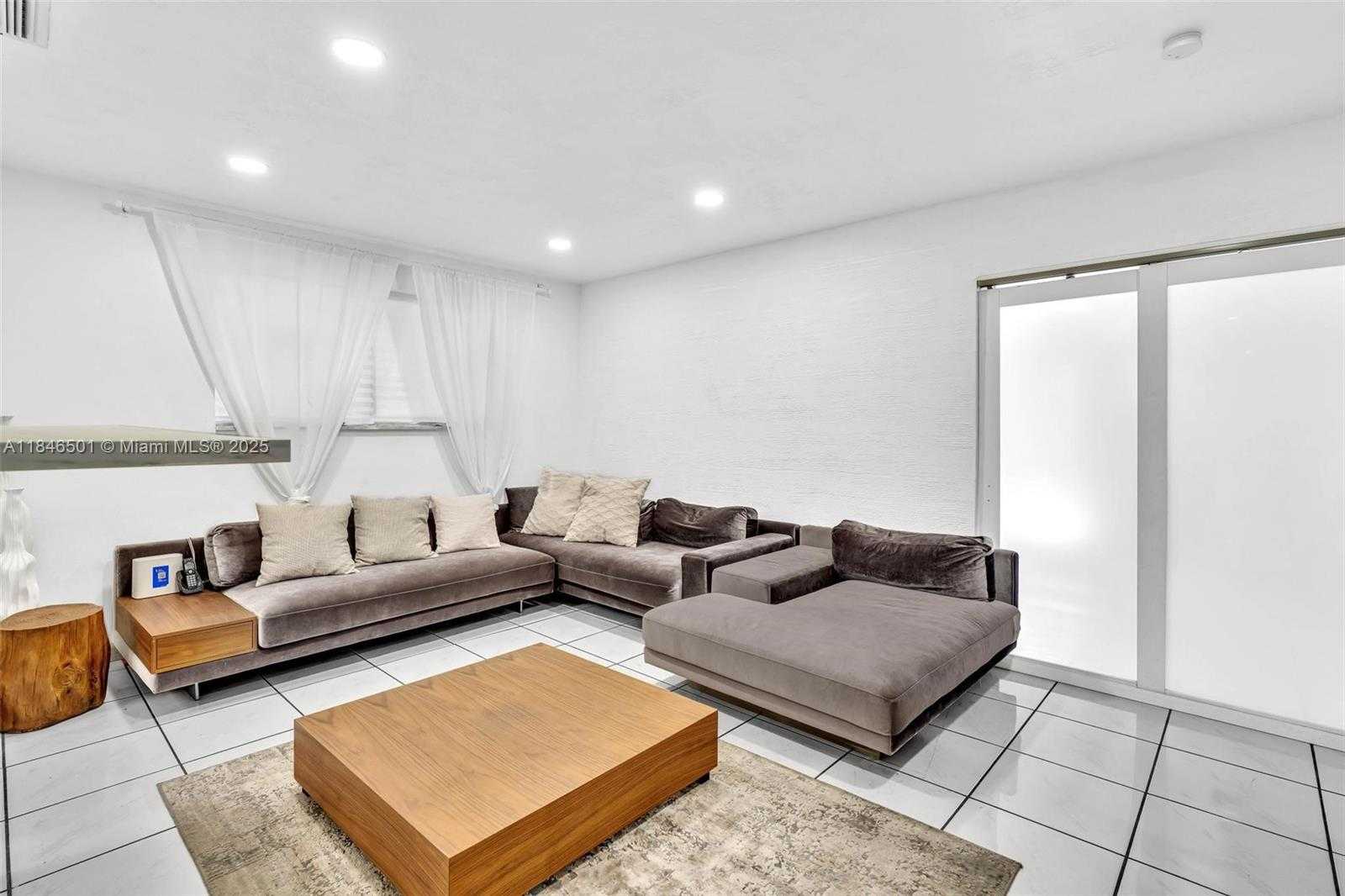 Small Image of 9524 BYRON AVE, Surfside Number 29
