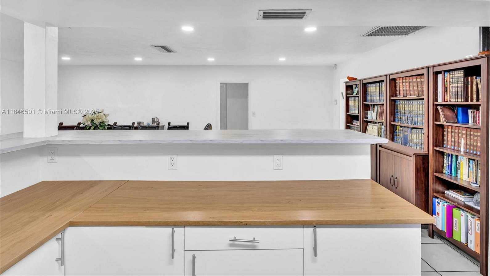 Small Image of 9524 BYRON AVE, Surfside Number 31