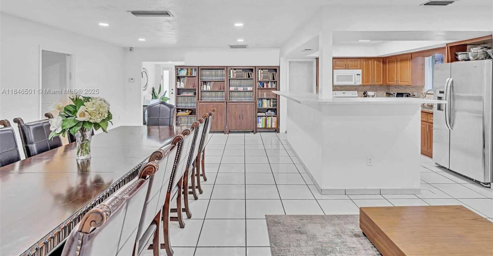 Small Image of 9524 BYRON AVE, Surfside Number 36