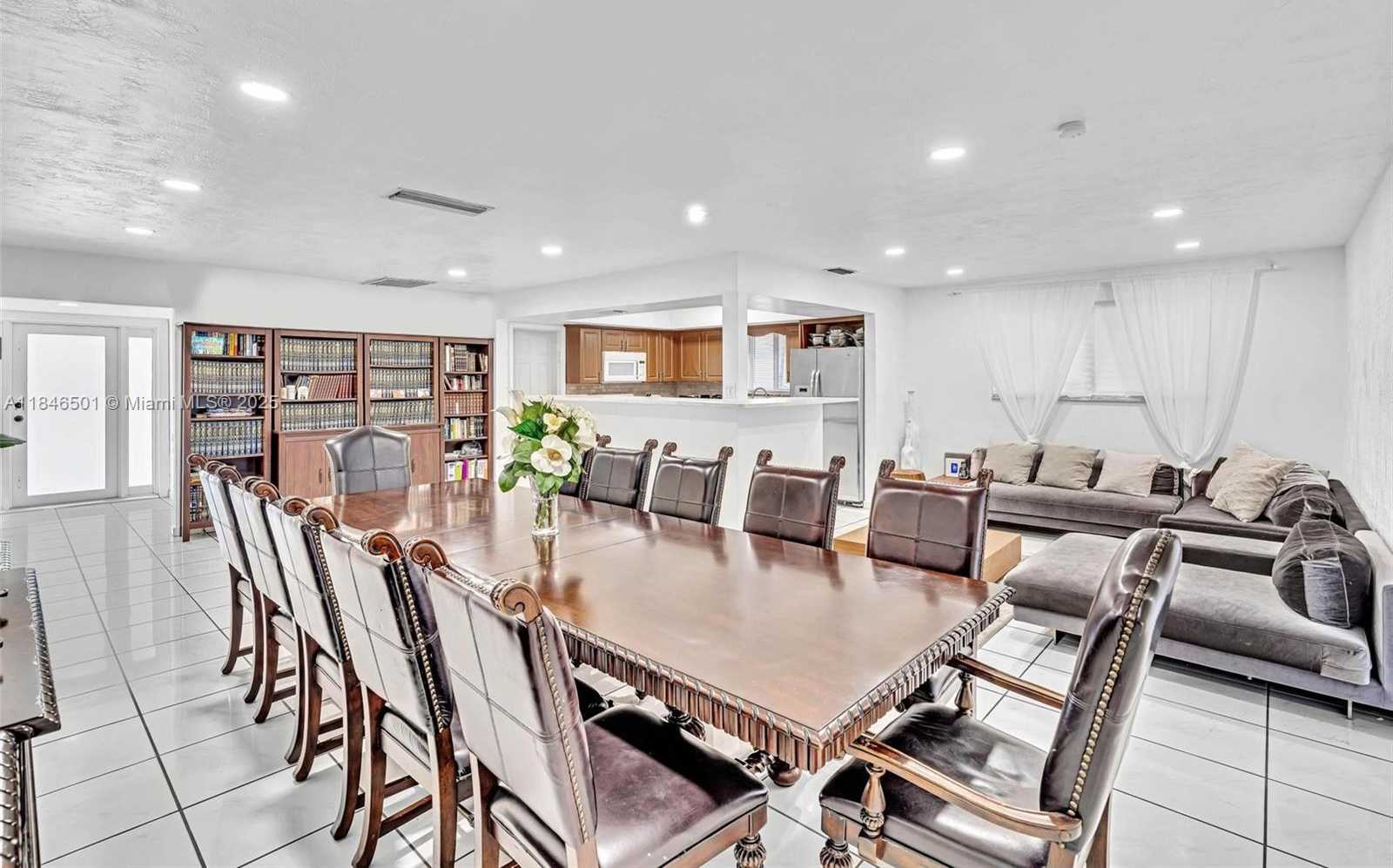 Small Image of 9524 BYRON AVE, Surfside Number 38