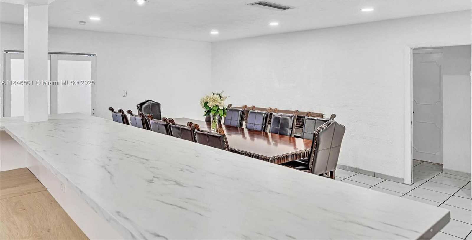 Small Image of 9524 BYRON AVE, Surfside Number 39
