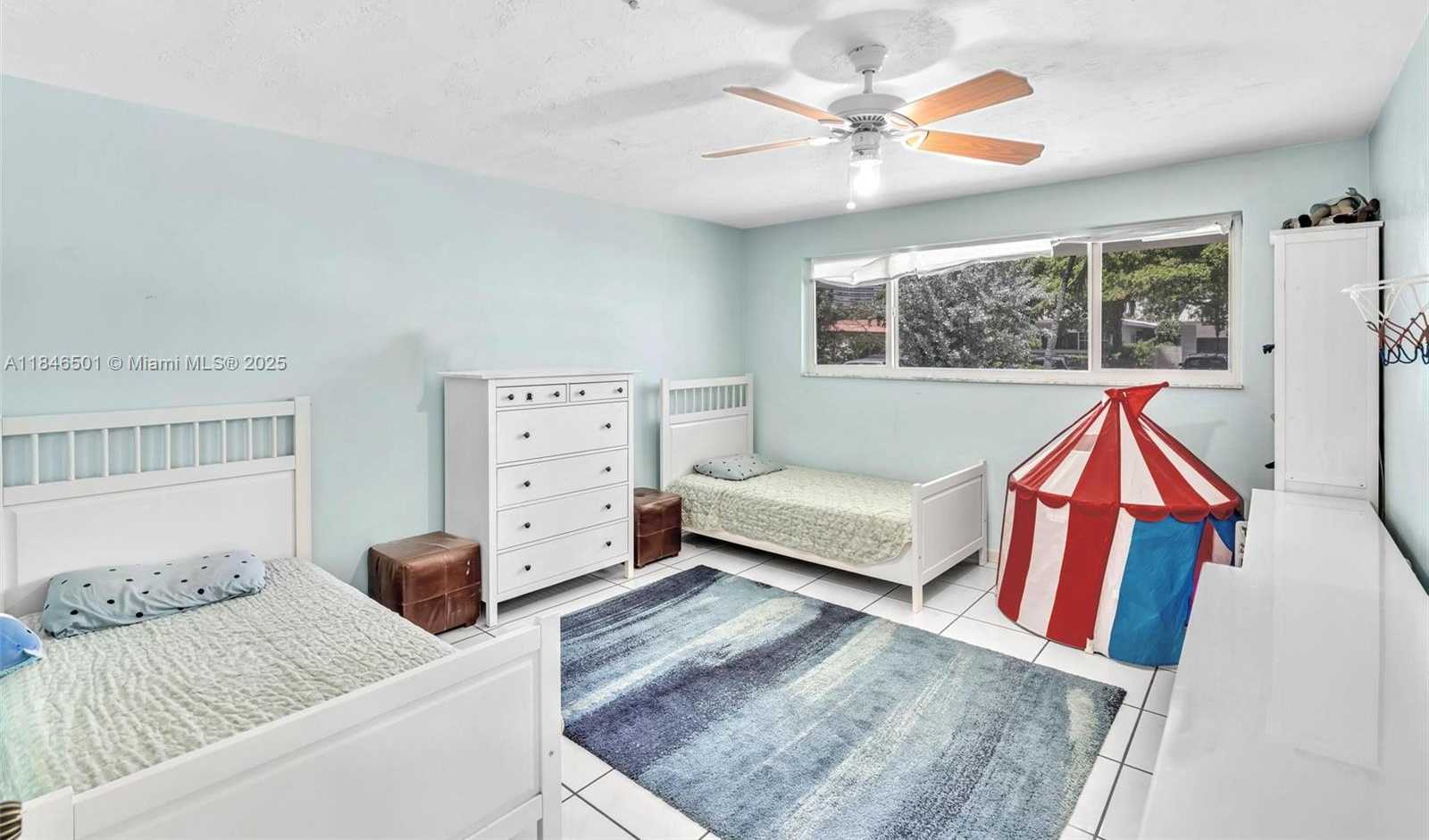 Small Image of 9524 BYRON AVE, Surfside Number 4