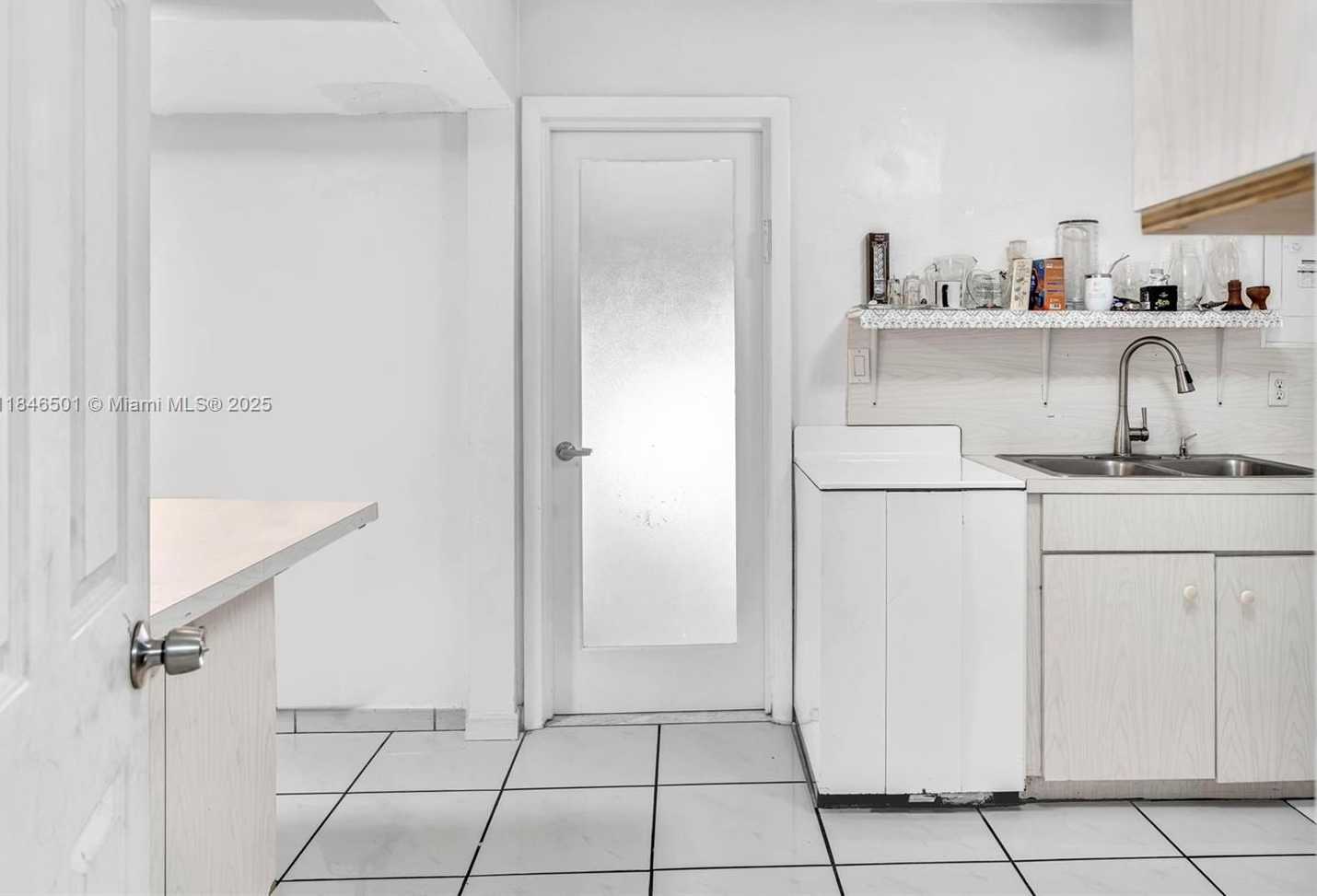 Small Image of 9524 BYRON AVE, Surfside Number 40
