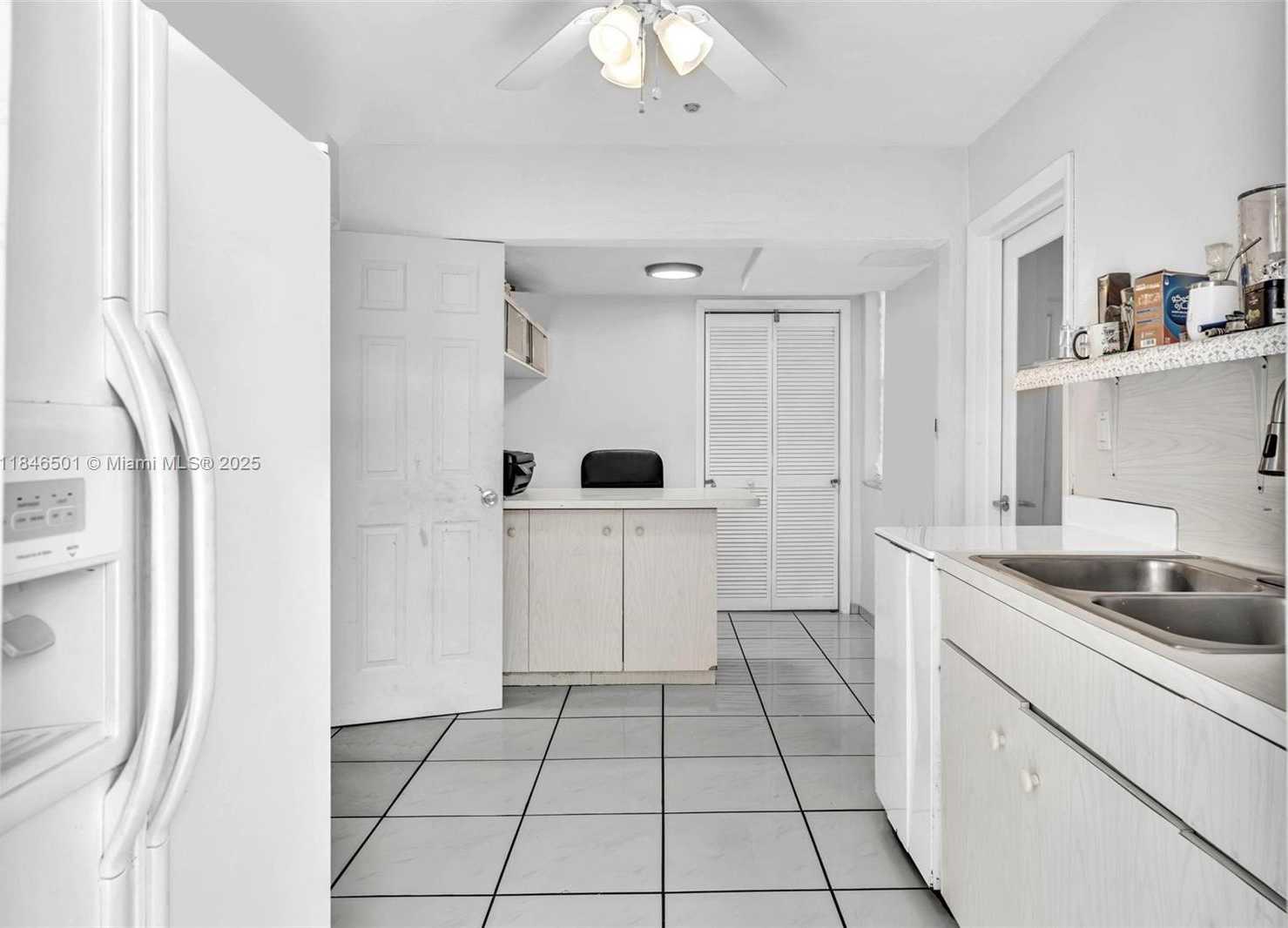 Small Image of 9524 BYRON AVE, Surfside Number 41