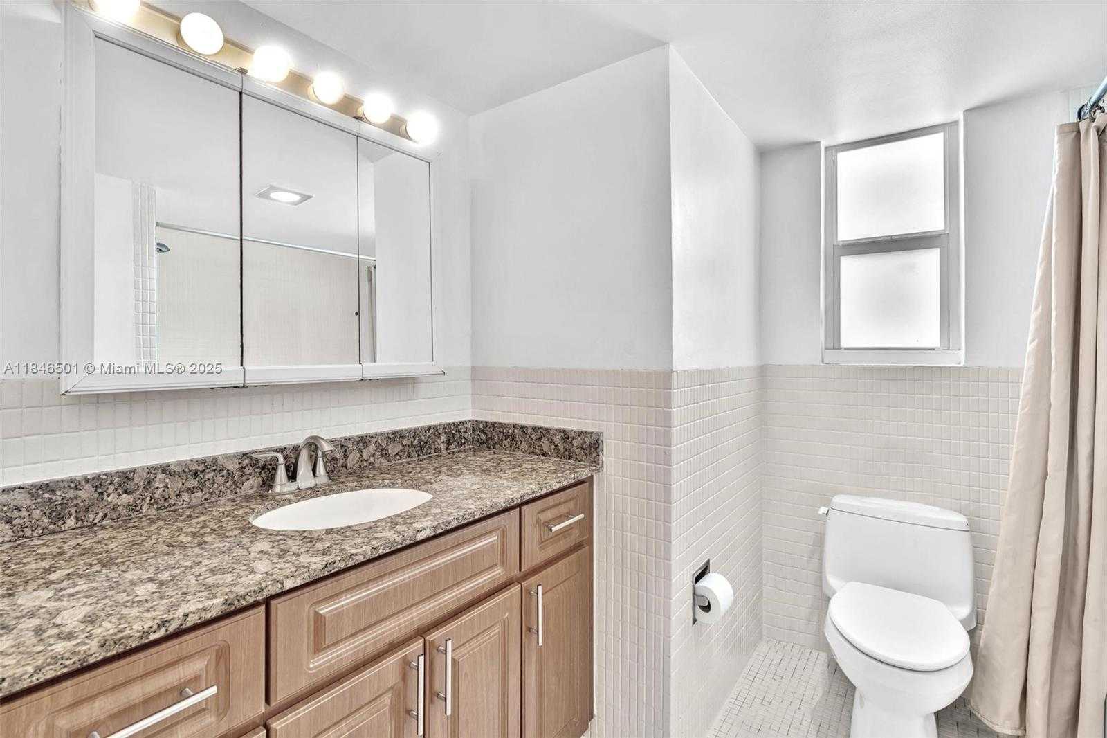 Small Image of 9524 BYRON AVE, Surfside Number 7