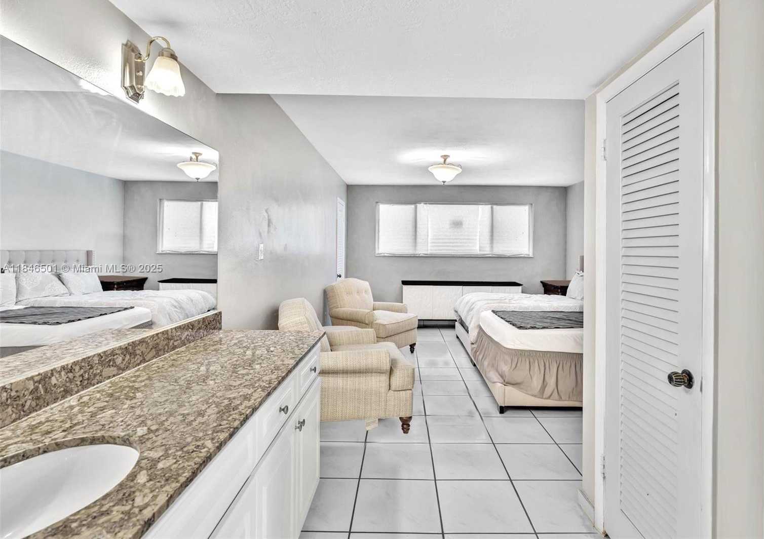 Small Image of 9524 BYRON AVE, Surfside Number 8