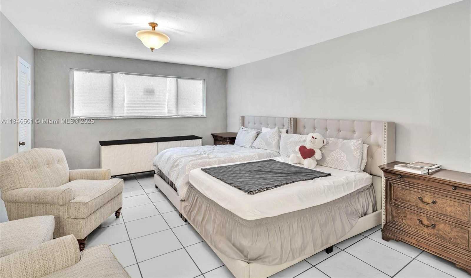 Small Image of 9524 BYRON AVE, Surfside Number 9